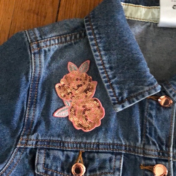 Disney Belle jean jacket w/ gorgeous appliqué - Picture 7 of 8